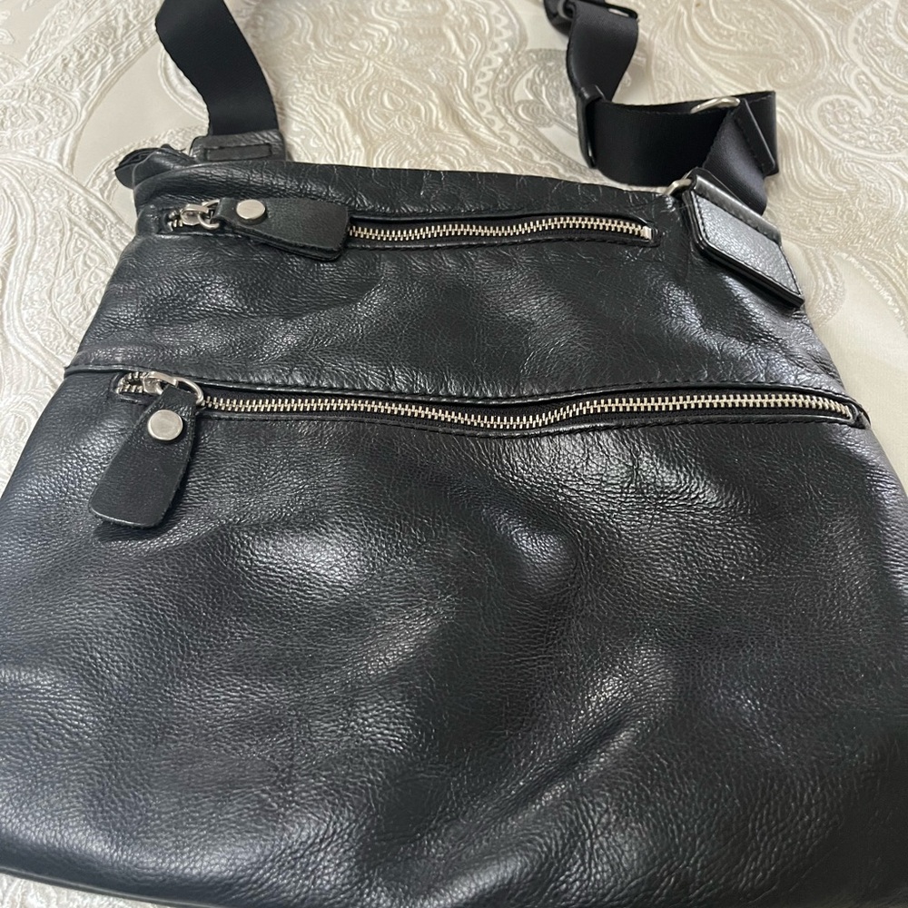 Women’s Black Leather Crossbody Sling Bag - Classic Everyday Carry